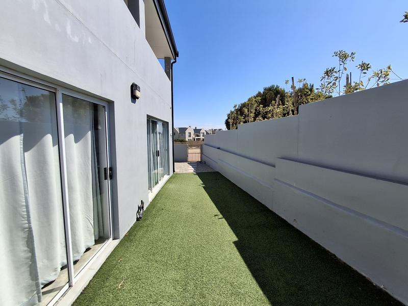 To Let 4 Bedroom Property for Rent in Britannia Bay Western Cape